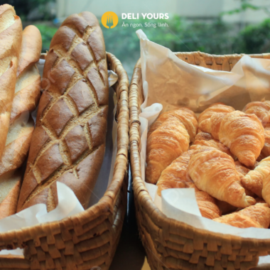 Bánh Ngọt Pháp: Croissant và Baguette Tại Nhà